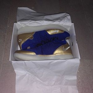 Blue and gold custom Kevin Durant XI never worn